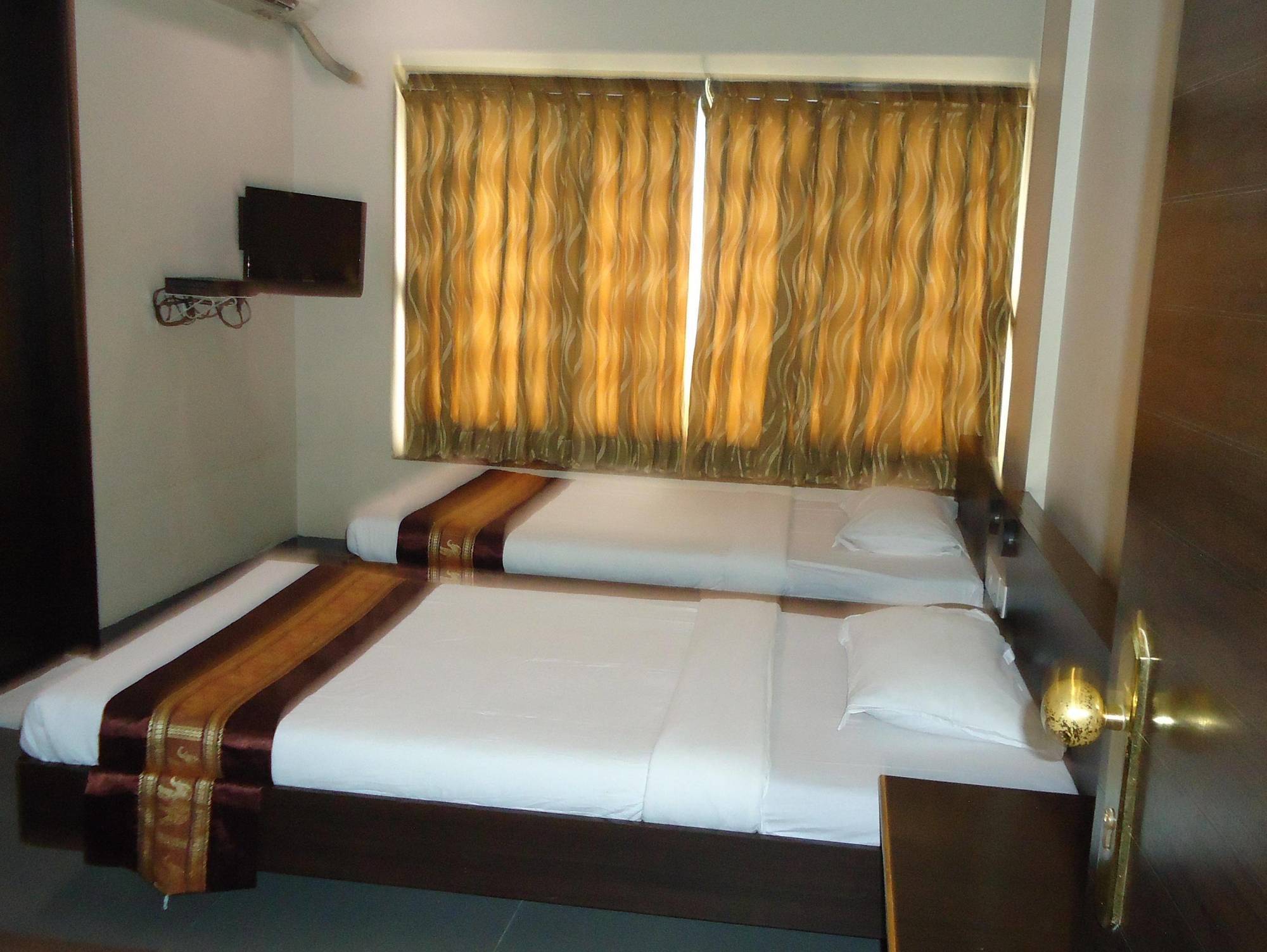 Hotel Jayshree Domestic Airport Mumbai Bagian luar foto